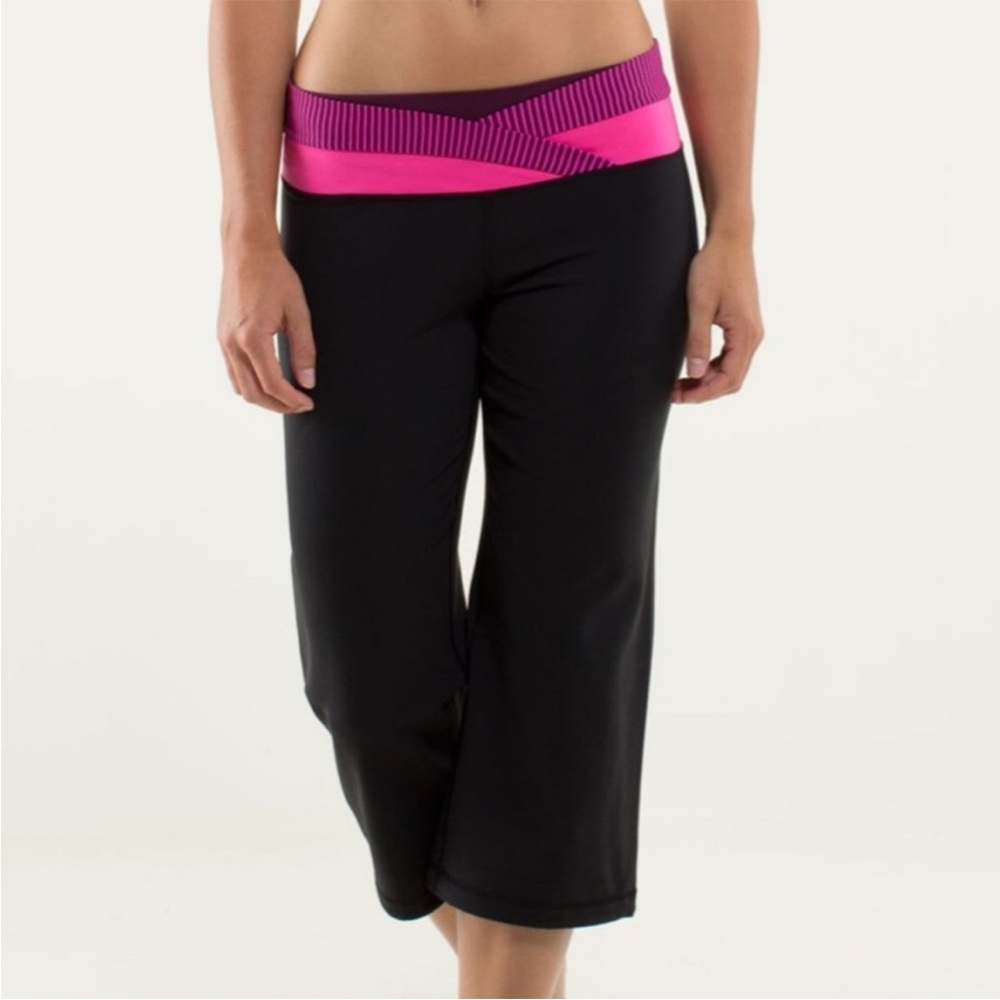 Lululemon Dharana Crop Black / Hyper Stripe Raspberry Glo Light / Plum